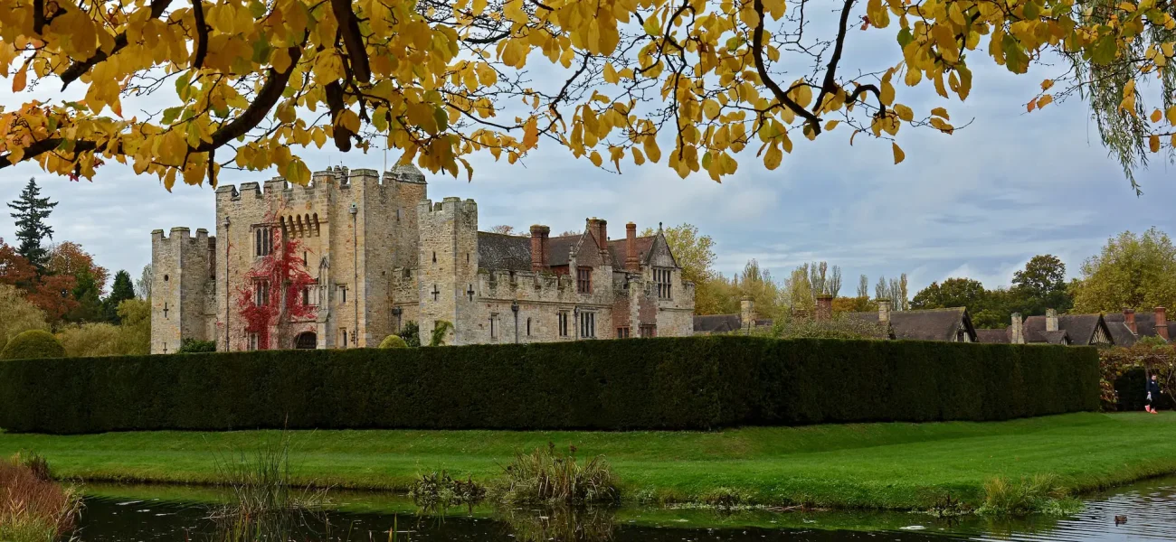 Hever Castle & Hampton Court Henry VIII - 1 Day Tour